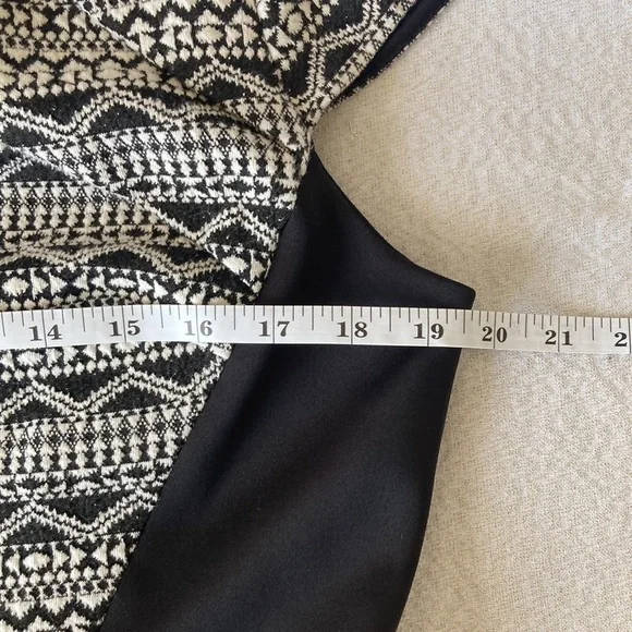 Adrianna Papell Black/white cap sleeve bodycon dress Size 14 - Picture 8 of 10